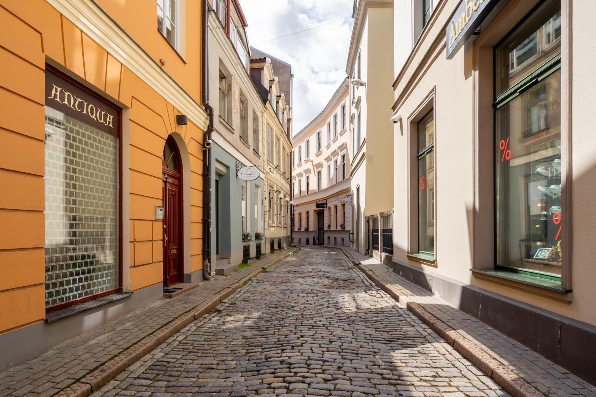 Stylish Old Town Apartment On Mucenieku Street Riga Exterior foto